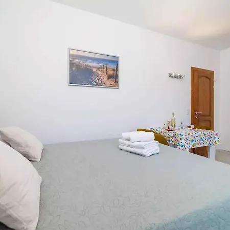 Apartment With A - C In 55031 Crikvenica