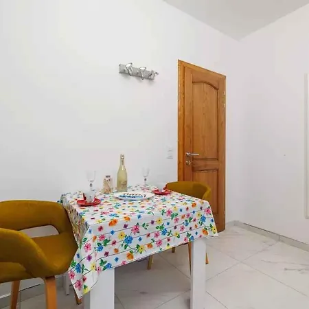 With A - C In 55031 Lejlighed