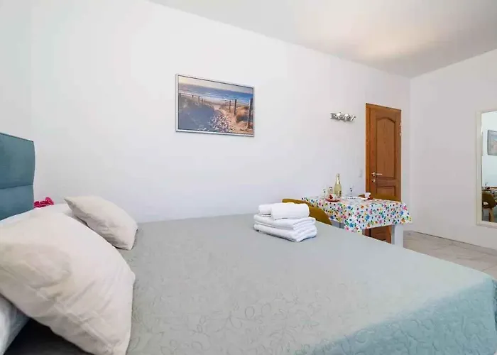 Apartment With A - C In 55031 Crikvenica