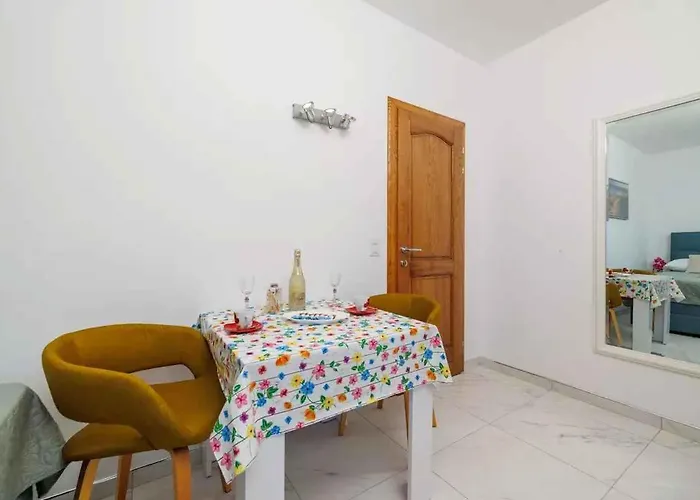 With A - C In 55031 Lejlighed