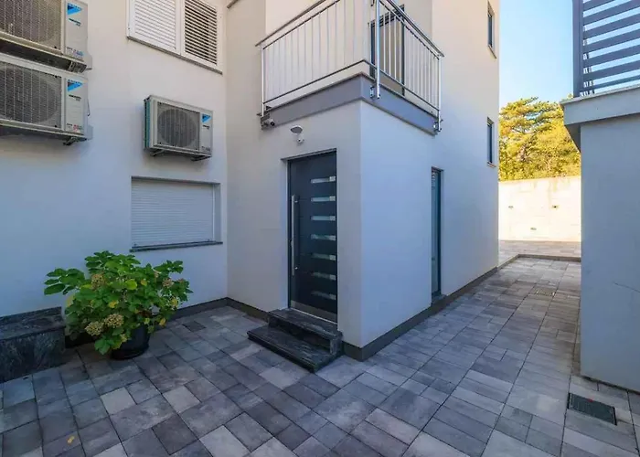 Apartment With A - C In 55031 Crikvenica